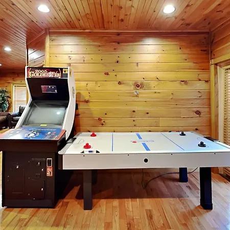 The Great Escape Ii, 5 Bedrooms, Sleeps 17, Game Room, Pool Access, Theater Gatlinburg Exterior foto