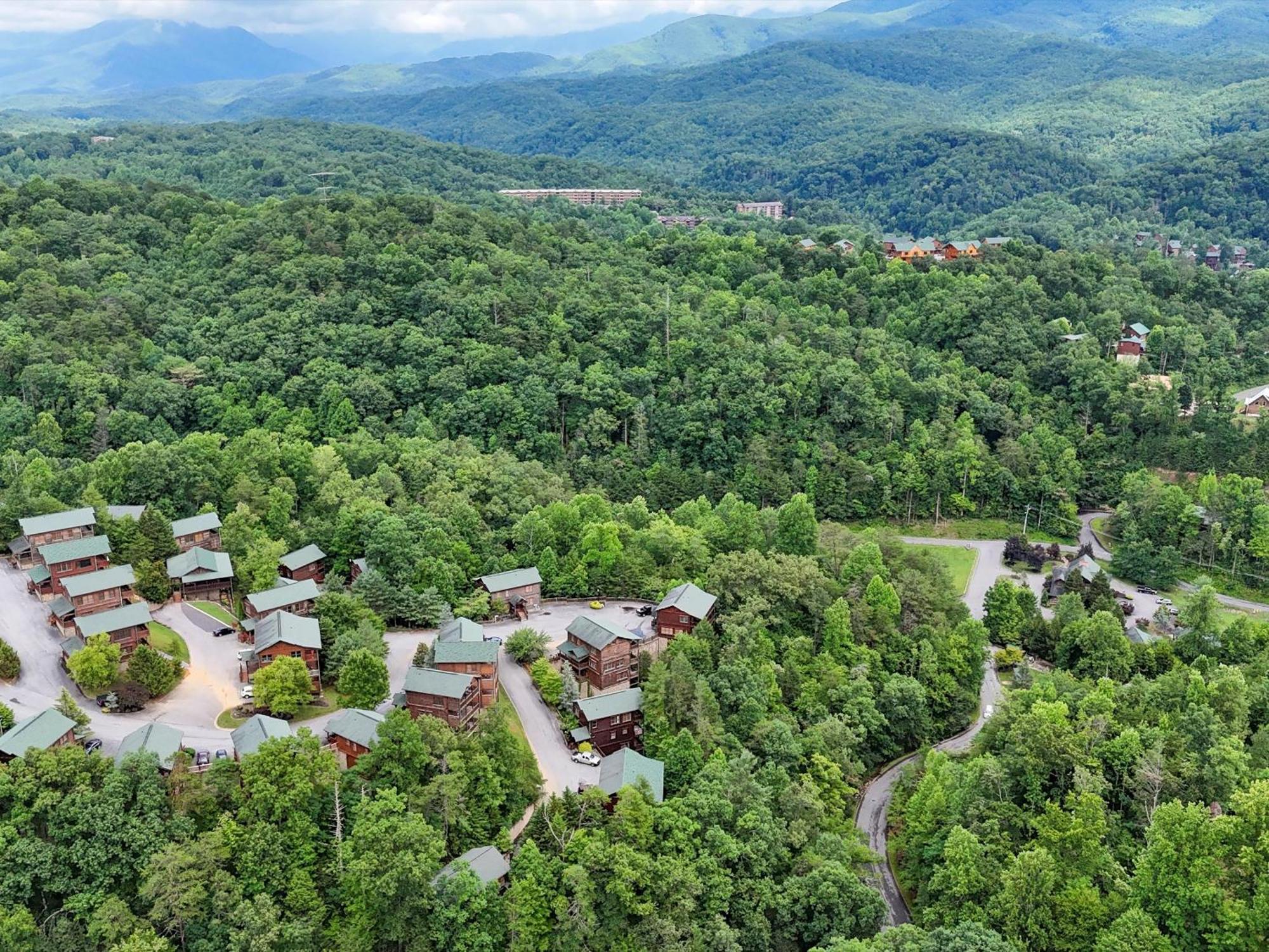 Hébergement de vacances The Great Escape Ii, 5 Bedrooms, Sleeps 17, Game Room, Pool Access, Theater Gatlinburg